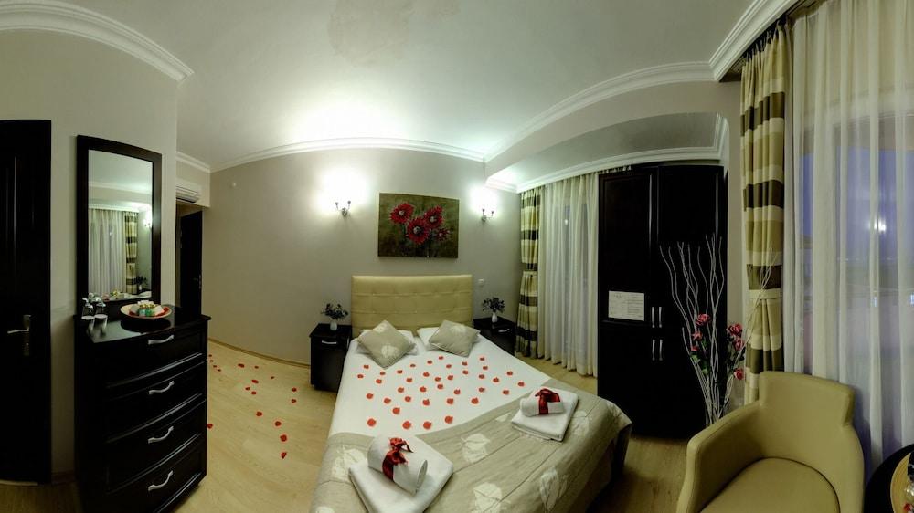 Marine House Boutique Hotel Adalar Bagian luar foto